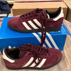 Adidas gazelle maroon